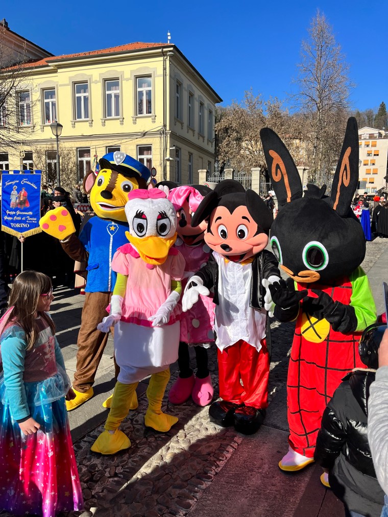 SFILATA MASCOTTE CARNEVALE